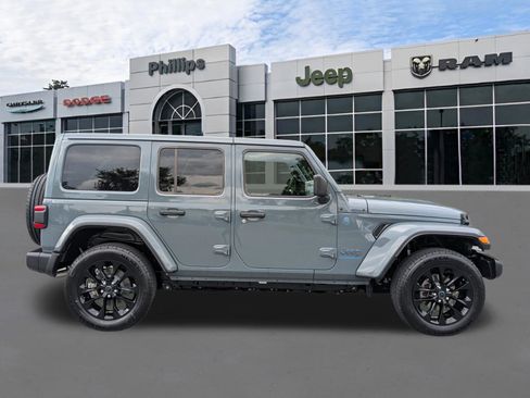 Used 2025 Jeep Wrangler Unlimited Sahara w/ Safety Group image 2