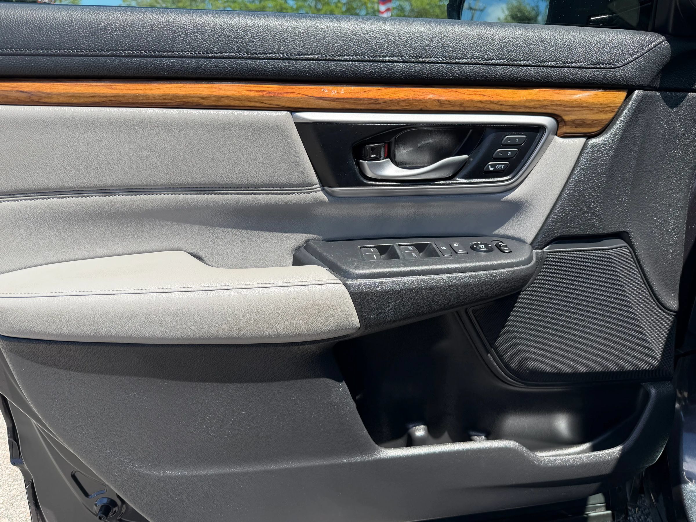 Used 2017 Honda CR-V EX-L image 10