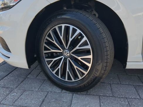 Used 2020 Volkswagen Jetta SE w/ SE Cold Weather Package image 32