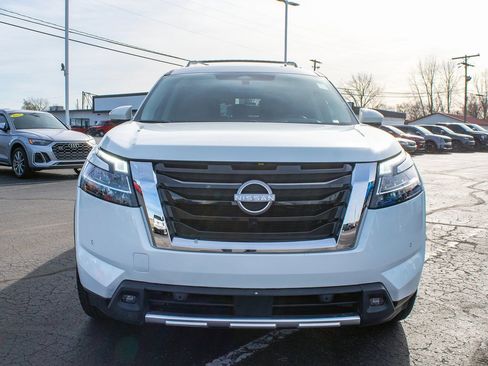 Used 2024 Nissan Pathfinder Platinum image 12