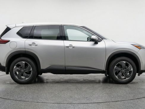 Used 2025 Nissan Rogue SV FWD image 11