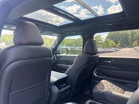 New 2025 Nissan Armada Platinum Reserve image 13