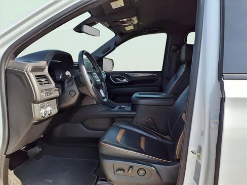 Used 2022 GMC Yukon XL AT4 image 8