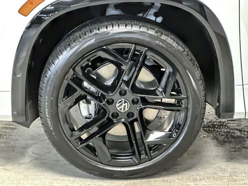 New 2026 Volkswagen Tiguan SE R-Line image 24