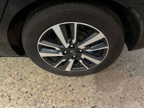 Used 2025 Nissan Versa SV FWD image 29