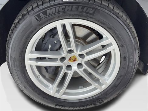 Used 2025 Porsche Macan w/ Premium Package Plus image 52