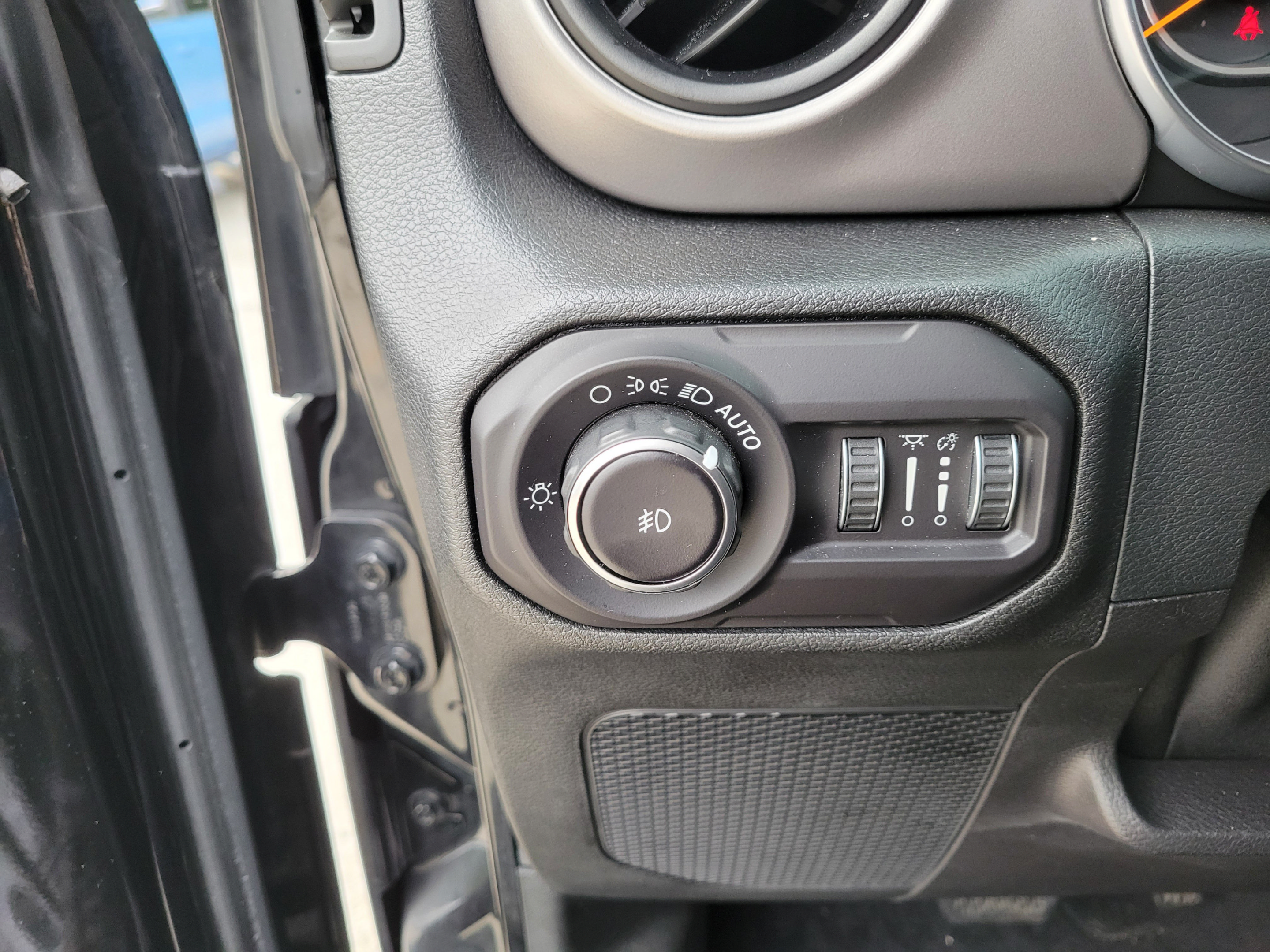 Used 2018 Jeep Wrangler Unlimited Sport S AWD/4WD image 29