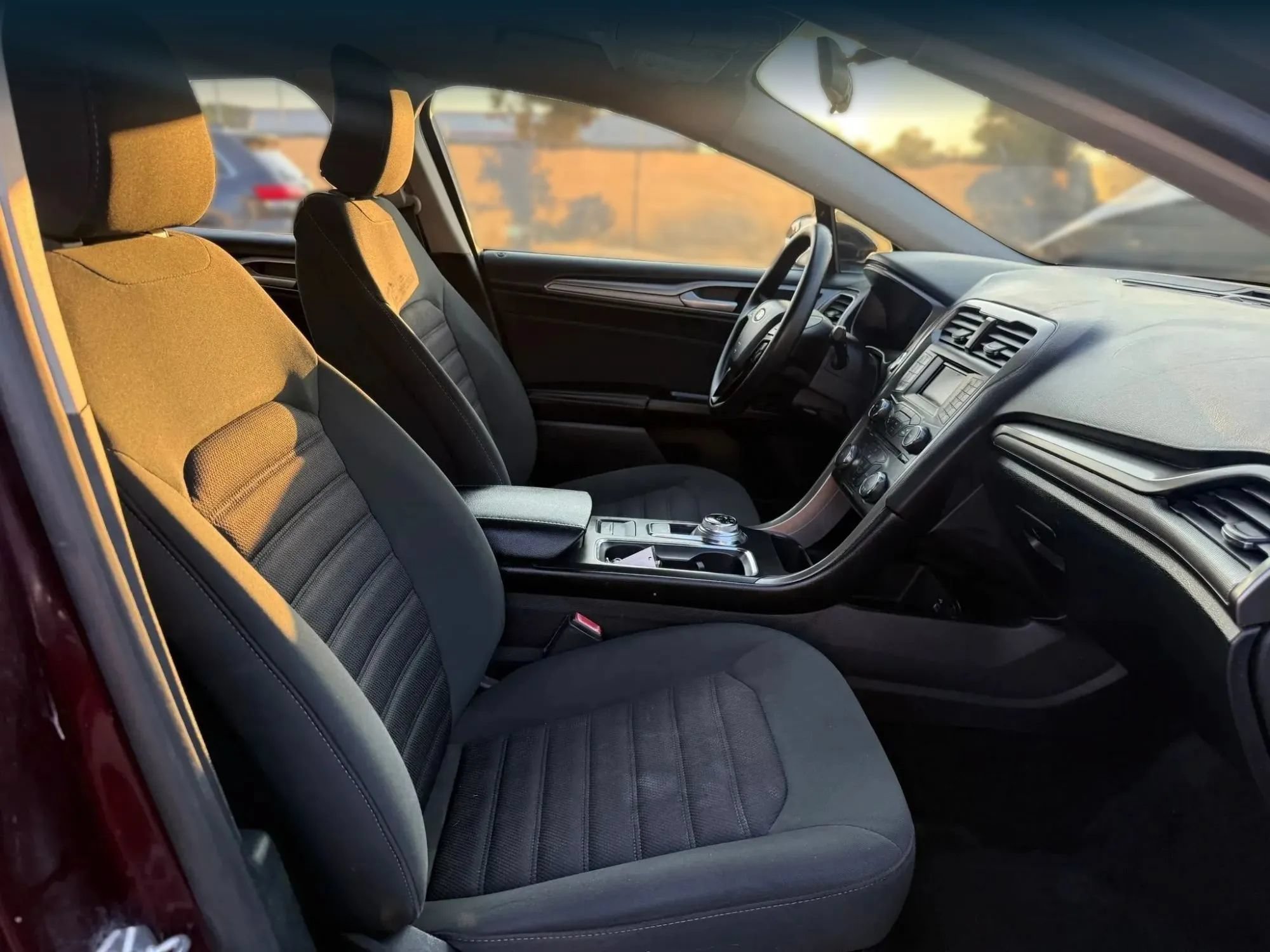 Used 2017 Ford Fusion SE FWD image 18
