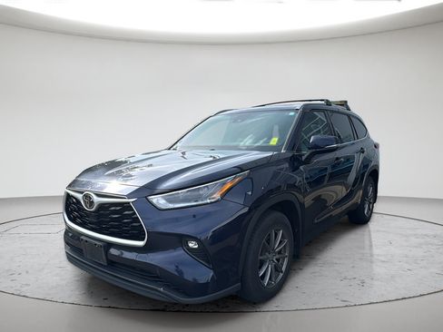 Used 2021 Toyota Highlander XLE AWD/4WD image 11