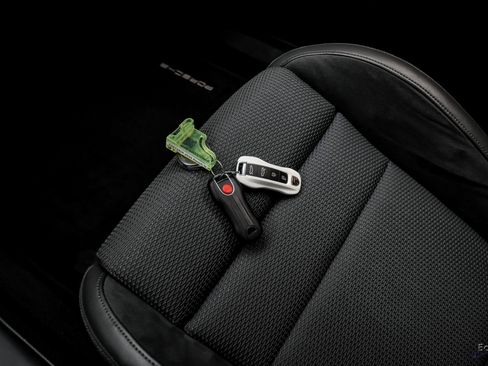 Used 2020 Porsche Taycan Turbo S image 93