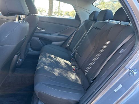 Used 2025 Hyundai Elantra SEL image 21