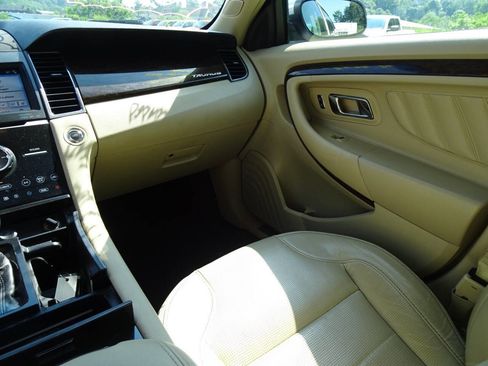 Used 2018 Ford Taurus Limited image 21