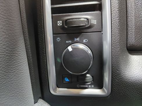 Used 2023 RAM 1500 Classic SLT w/ Protection Group AWD/4WD image 32