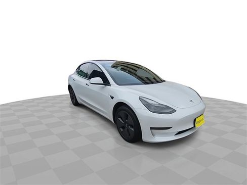 Used 2023 Tesla Model 3 Standard Range image 2