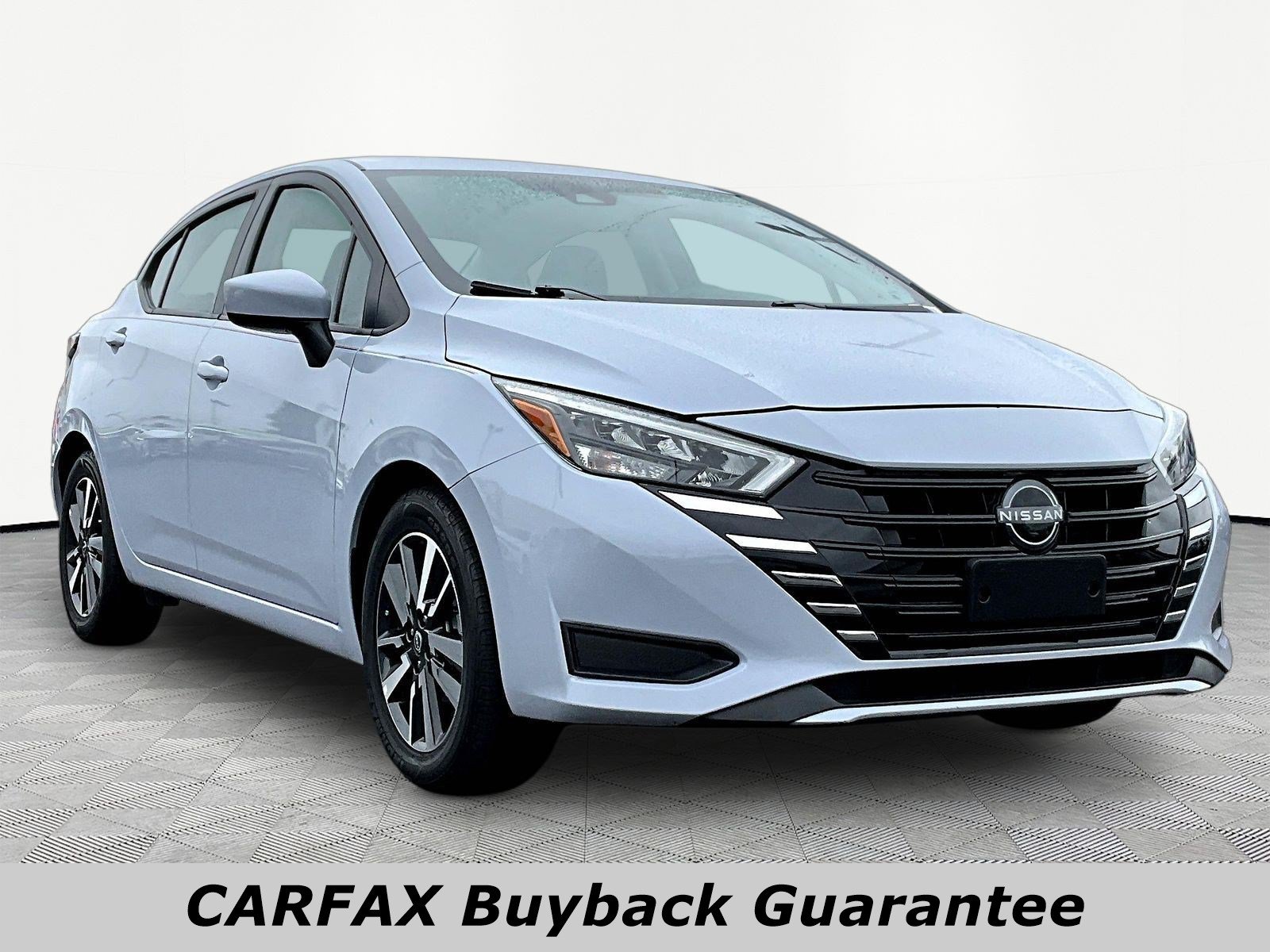 Used 2025 Nissan Versa SV FWD image 3