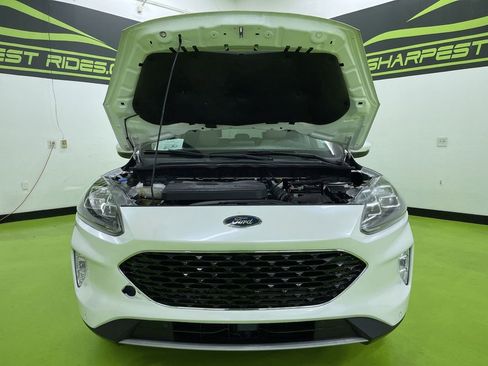Used 2020 Ford Escape Titanium image 4