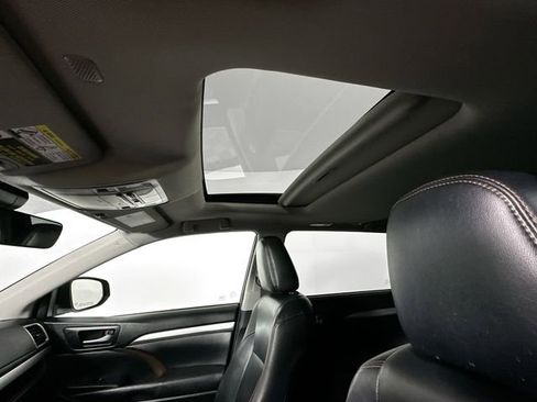 Used 2019 Toyota Highlander XLE w/ Protection Package #3 image 19