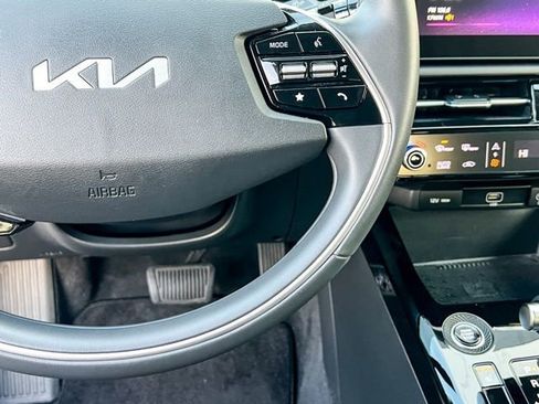 Certified 2024 Kia Niro EX image 24