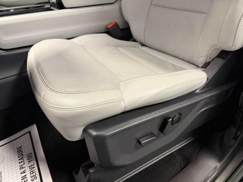 Used 2025 Ford Expedition Platinum image 18