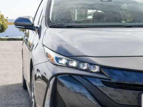 Used 2020 Toyota Prius Prime XLE FWD image 4