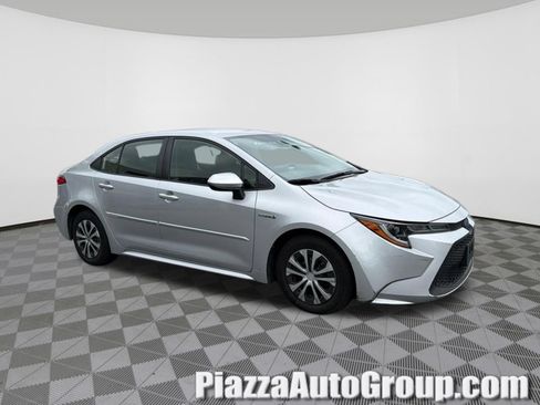 Used 2020 Toyota Corolla LE FWD image 1