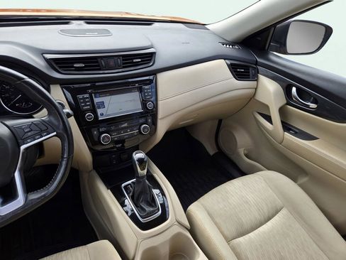 Used 2017 Nissan Rogue SV image 22