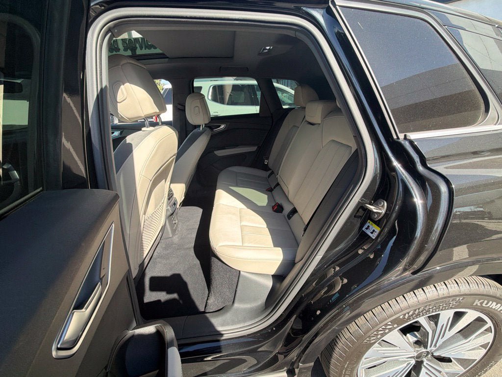 Used 2023 Audi Q4 e-tron Premium w/ Convenience Package RWD image 17