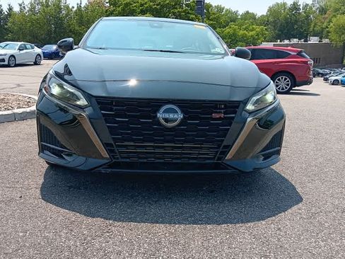 Used 2023 Nissan Altima 2.0 SR FWD image 9