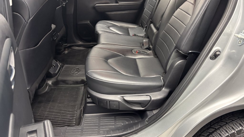Certified 2021 Toyota Highlander XLE AWD/4WD image 34