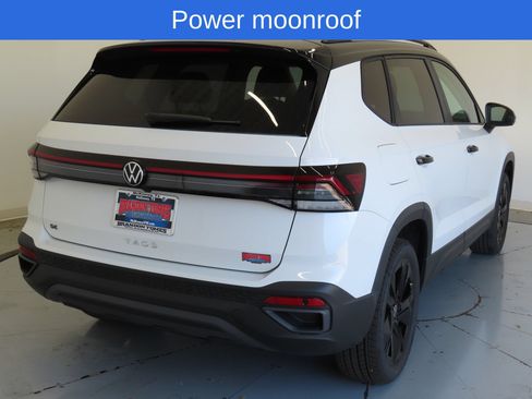 Certified 2026 Volkswagen Taos SE FWD image 3
