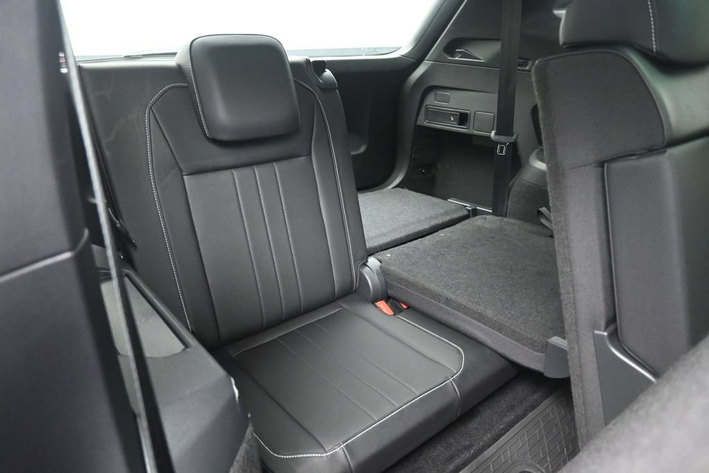 Used 2023 Volkswagen Tiguan SE R-Line FWD image 26