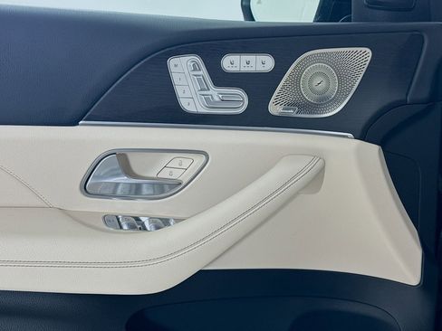 New 2026 Mercedes-Benz GLS 580 4MATIC image 19