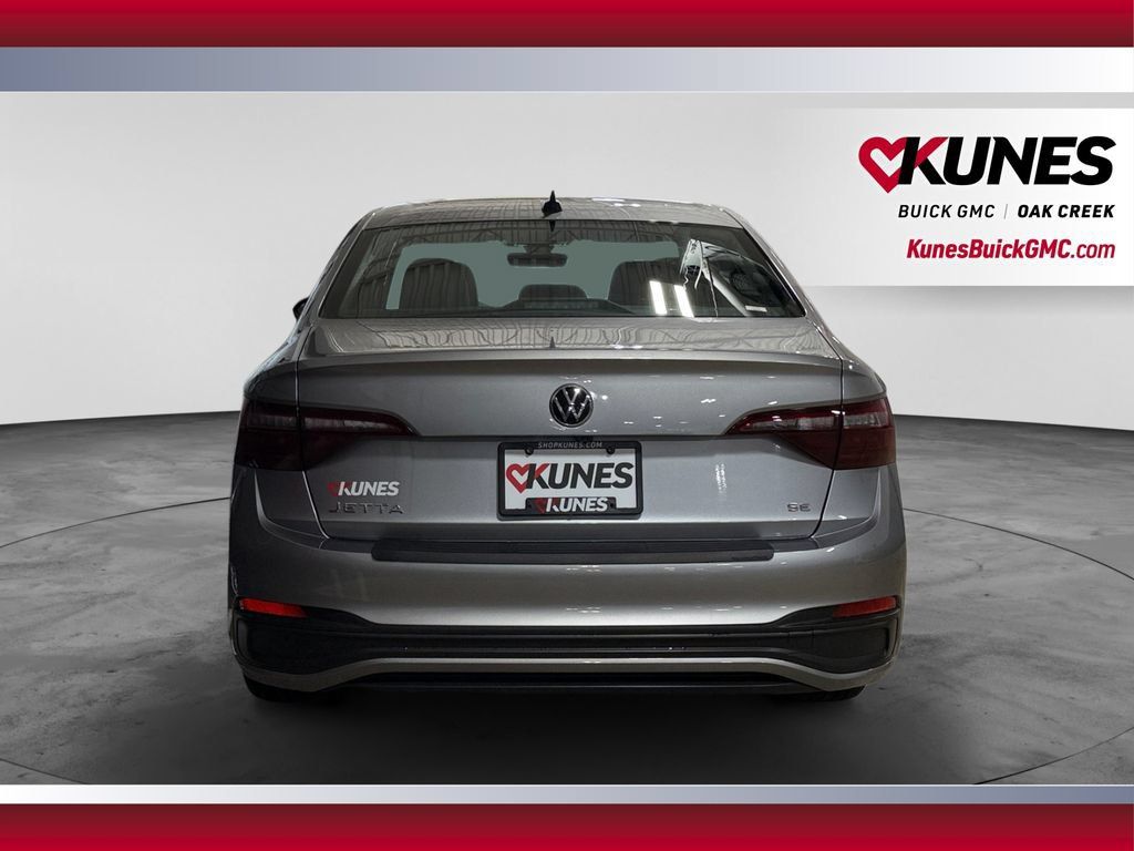 Used 2024 Volkswagen Jetta SE FWD image 9