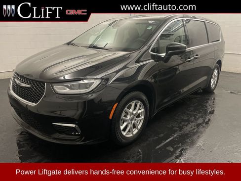 Used 2023 Chrysler Pacifica Touring-L FWD image 1