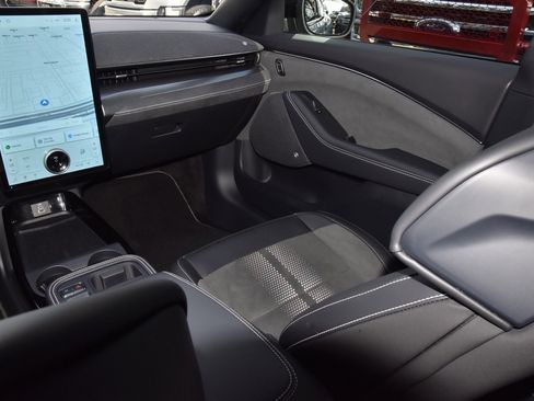 Certified 2025 Ford Mustang Mach-E GT image 17