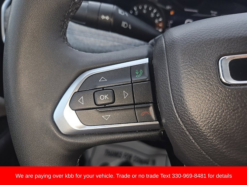 Used 2025 Jeep Compass Latitude w/ Sun & Sound Group AWD/4WD image 16