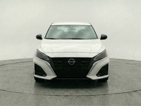 Used 2025 Nissan Altima 2.5 SV image 2