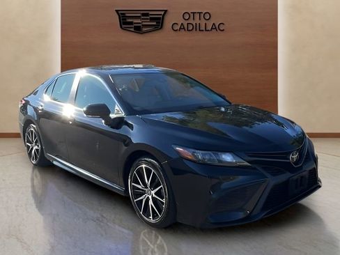 Used 2022 Toyota Camry SE image 7
