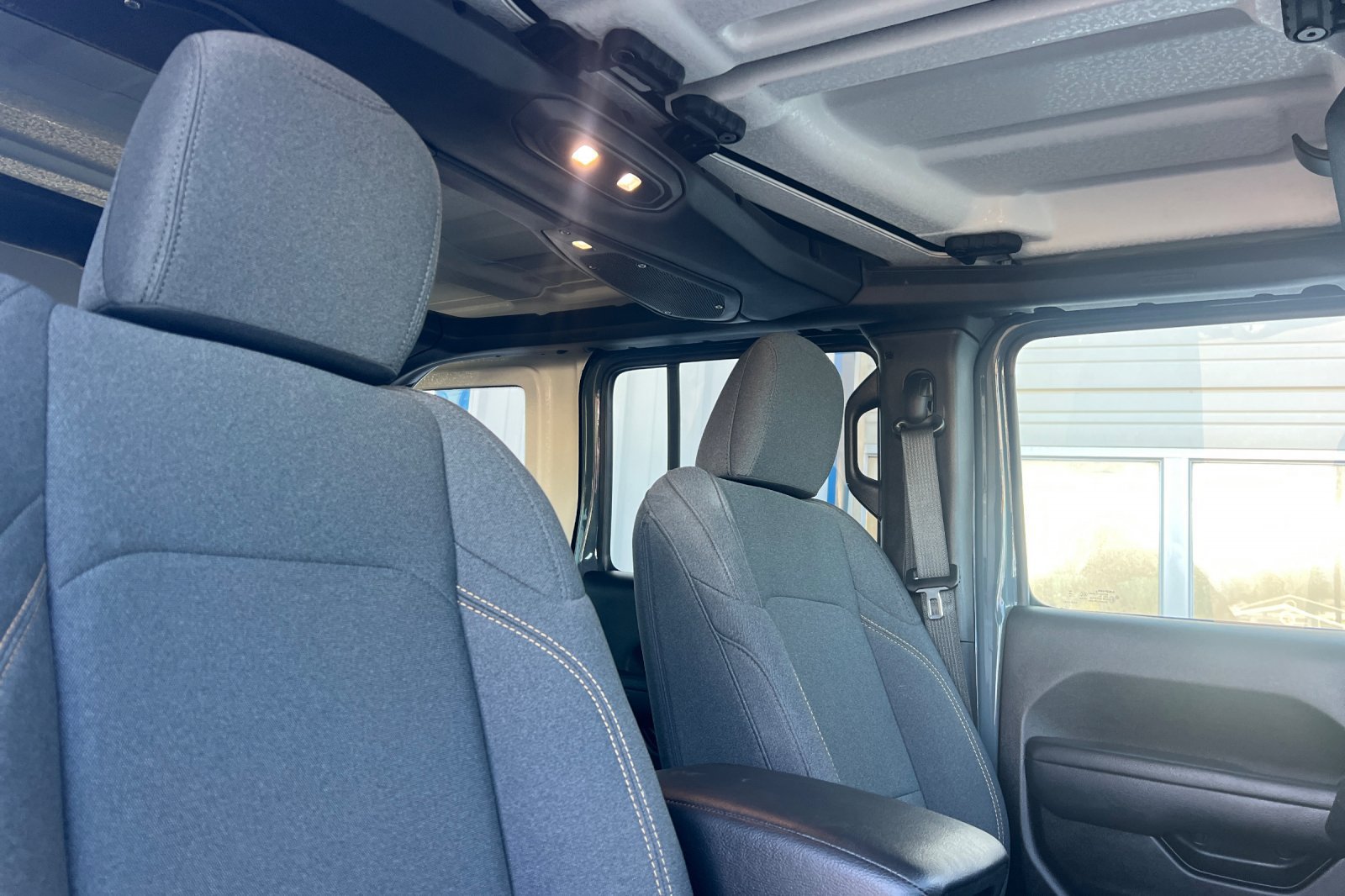 Used 2025 Jeep Wrangler Unlimited Sport AWD/4WD image 18