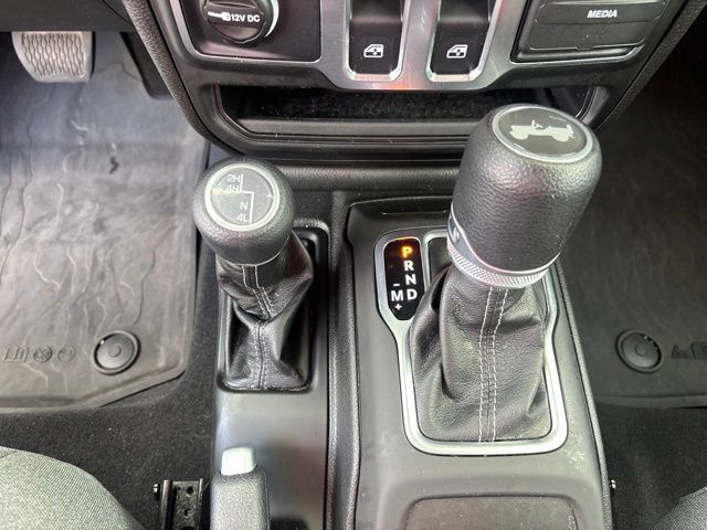 Used 2025 Jeep Wrangler Sport AWD/4WD image 31