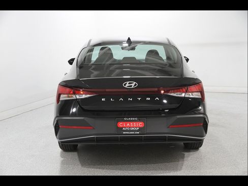 Certified 2024 Hyundai Elantra SEL FWD image 20
