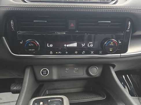 Used 2022 Nissan Rogue SV w/ SV Premium Package FWD image 21