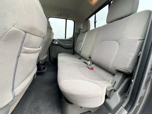 Used 2018 Nissan Frontier SV image 19