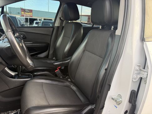 Used 2018 Chevrolet Trax LT w/ Redline Edition FWD image 10