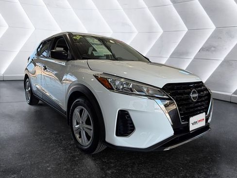 Used 2024 Nissan Kicks S image 1