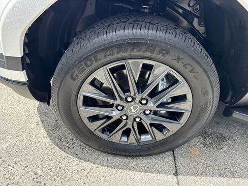 Certified 2025 Lexus GX 550 w/ Cold Area Package AWD/4WD image 10
