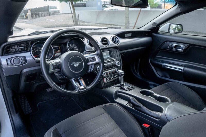 Used 2017 Ford Mustang GT RWD image 9