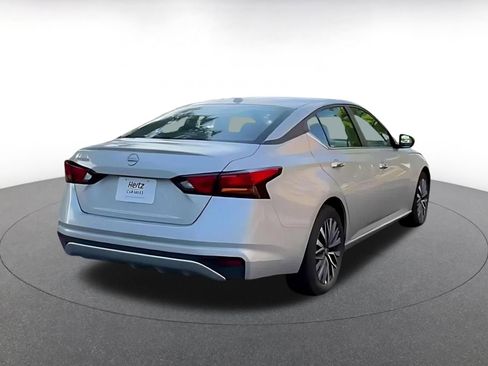 Used 2025 Nissan Altima 2.5 SV FWD image 15