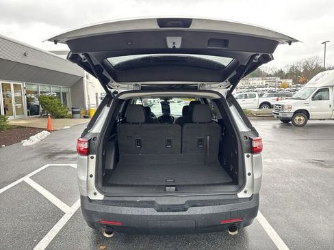 Used 2020 Chevrolet Traverse LT w/ LPO, Black Accent Package image 23