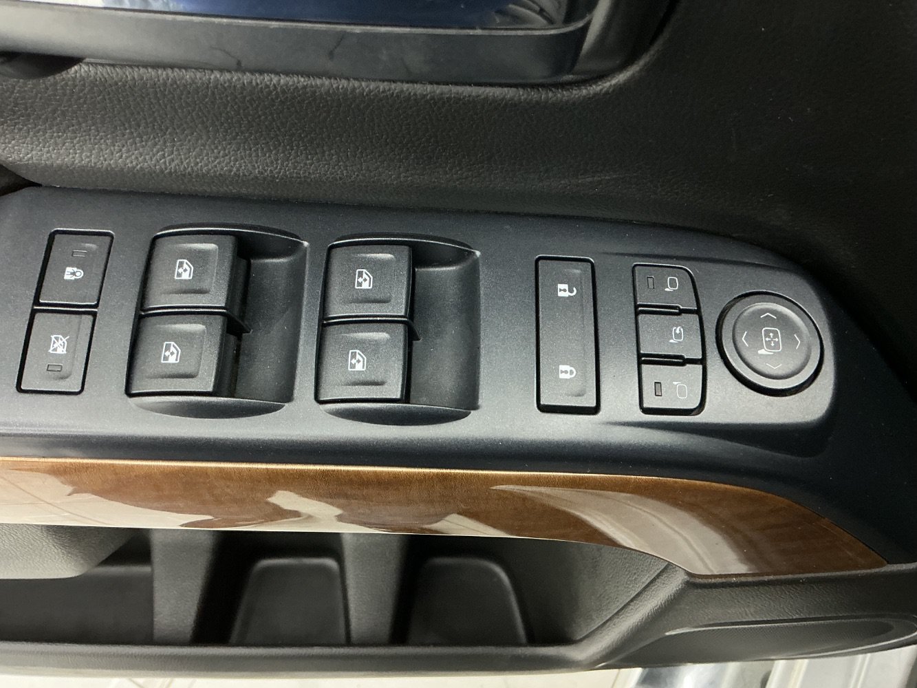 Used 2016 Chevrolet Silverado 1500 LTZ AWD/4WD image 39